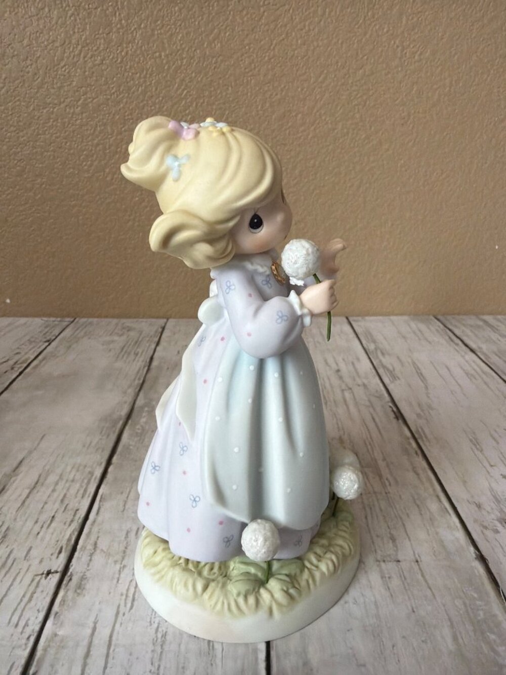 Precious Moments 2001 Nearer to the Heart of God Figurine #890731 - No Box/COA - Picture 3 of 14